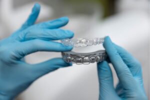 para qué sirven los ataches en invisalign