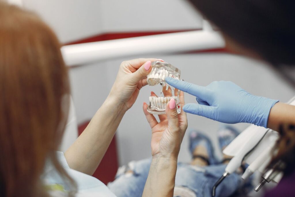¿De qué material está hecho Invisalign?